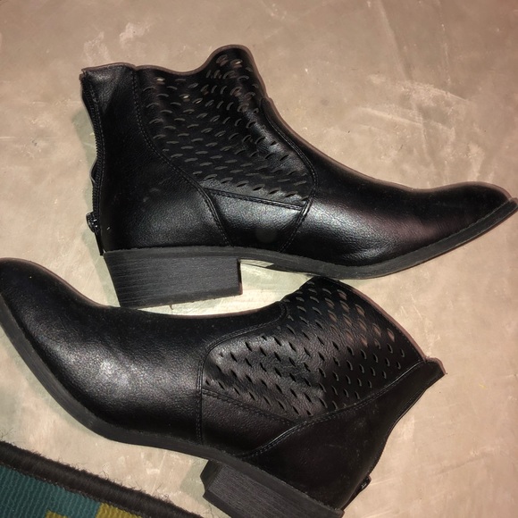 Black booties for fall & winter - Picture 1 of 2
